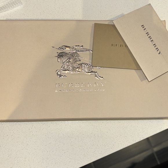 Burberry Authentic Heritage Grain Zip Around Wallet Pale Taupe - Picture 11 of 11